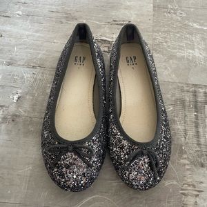 GAP girls ballet flat. Sz. 1. Silver sparkle. EEUC.